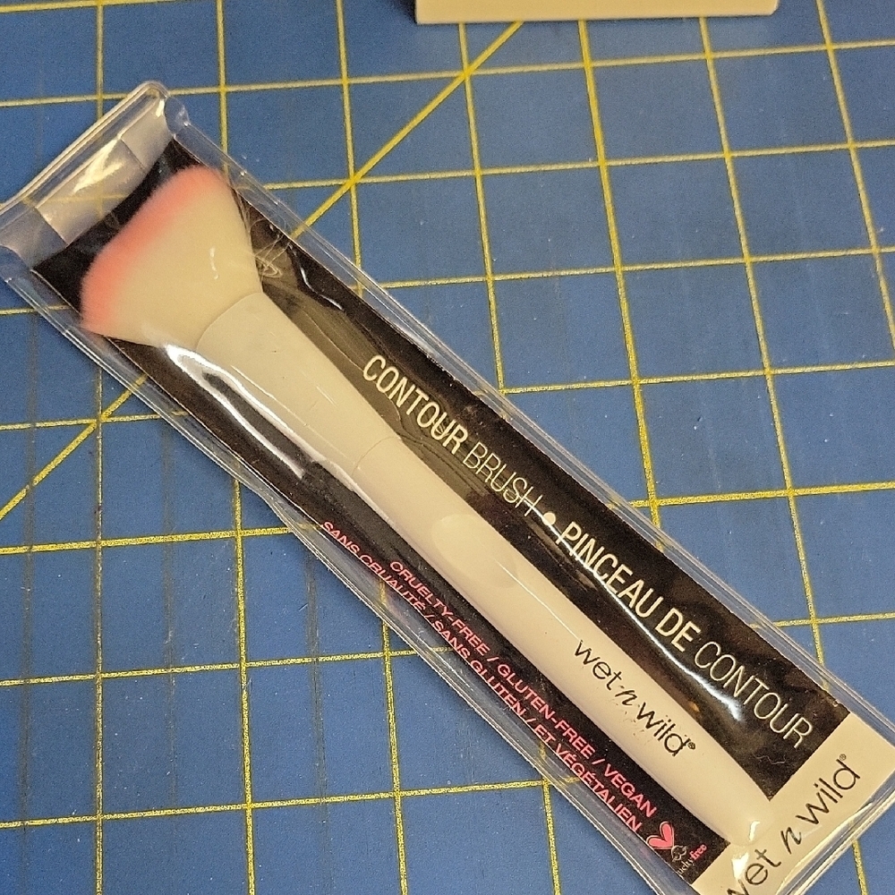 Wet n Wild Contour Brush White & Pink NIP